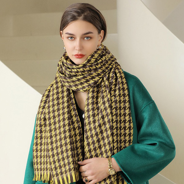 Moekas narmastega naiste sall - erinevates värvides