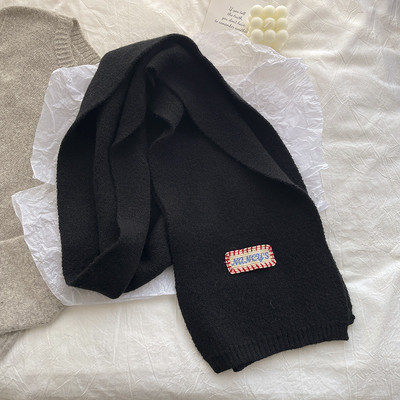 Μονόχρωμο χειμωνιάτικο κασκόλ για γυναίκες με λογότυπο