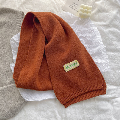 Μονόχρωμο χειμωνιάτικο κασκόλ για γυναίκες με λογότυπο