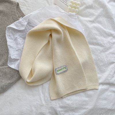 Μονόχρωμο χειμωνιάτικο κασκόλ για γυναίκες με λογότυπο