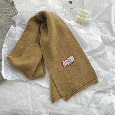 Μονόχρωμο χειμωνιάτικο κασκόλ για γυναίκες με λογότυπο