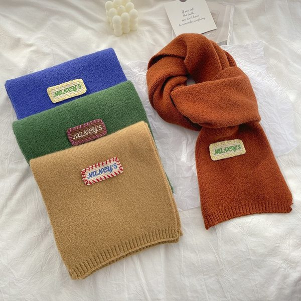 Μονόχρωμο χειμωνιάτικο κασκόλ για γυναίκες με λογότυπο