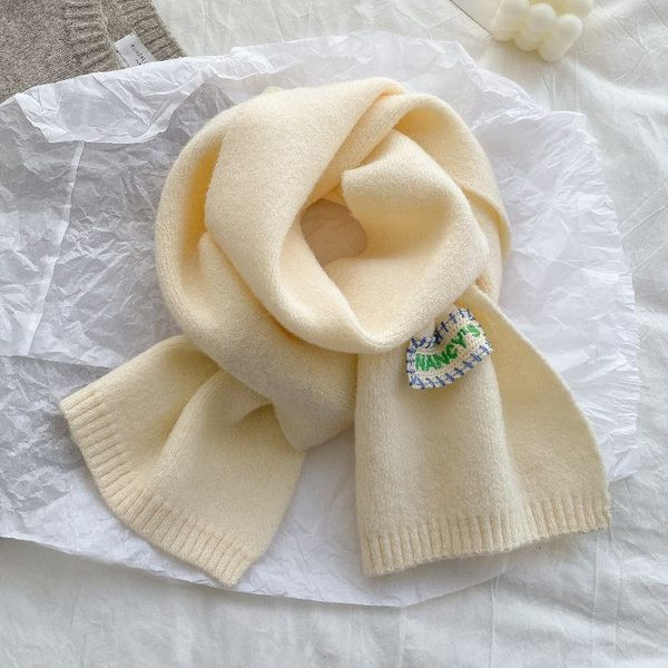 Μονόχρωμο χειμωνιάτικο κασκόλ για γυναίκες με λογότυπο