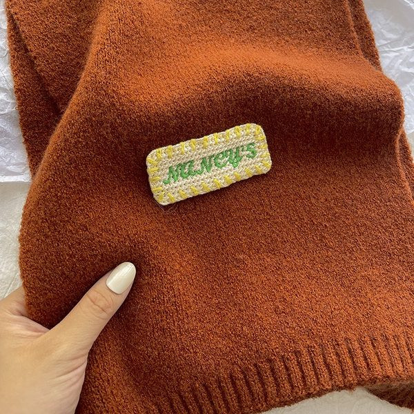 Μονόχρωμο χειμωνιάτικο κασκόλ για γυναίκες με λογότυπο