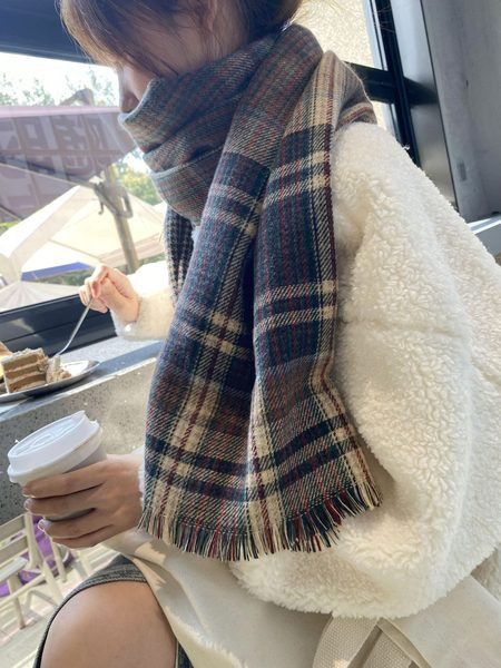 Naiste talvesall pikkusega 185 cm - nelja värvi