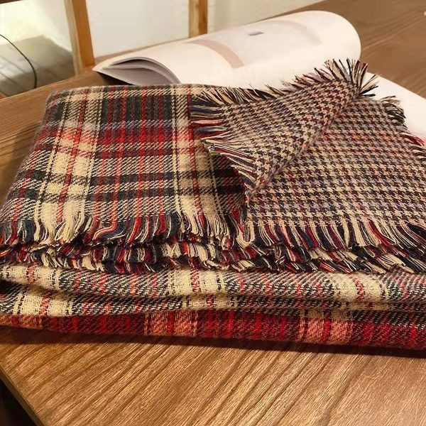 Naiste talvesall pikkusega 185 cm - nelja värvi