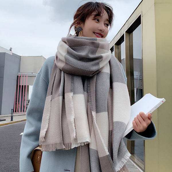 Minkštas ir šiltas rudens-žiemos moteriškas šalikas