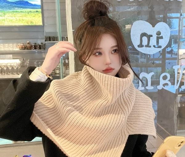 Γυναικείο πλεκτό κασκόλ κατάλληλο για τον χειμώνα