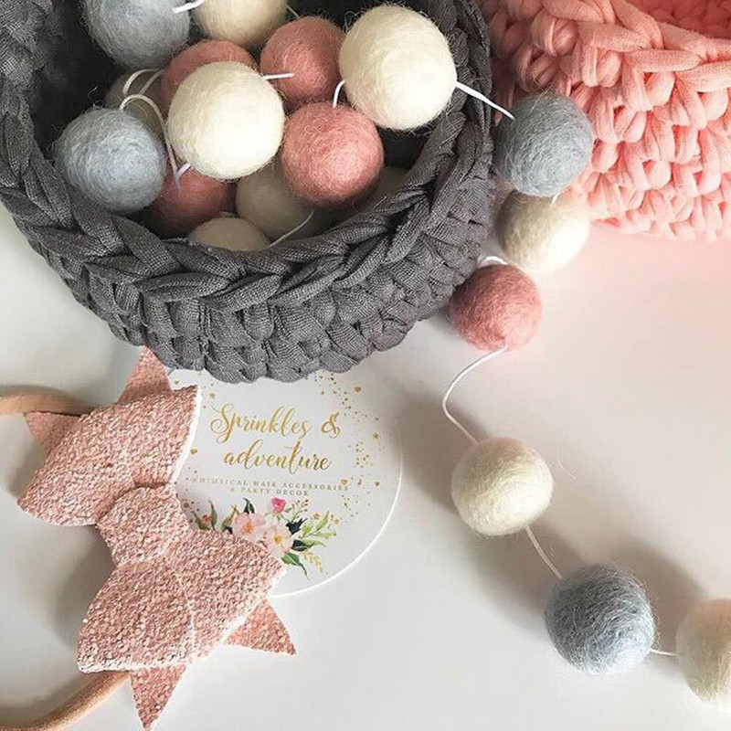 2M 30 rutuliukų vilnos veltinio rutuliukai pom pom girliandos, skirtos miegamojo gimtadienio vakarėliui pakabinti ant sienos