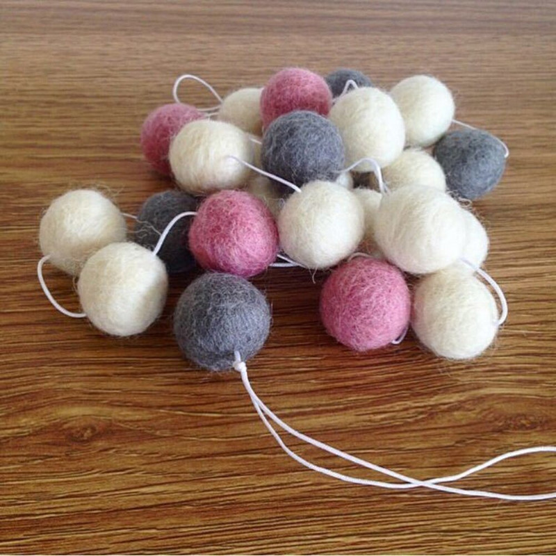 2M 30 rutuliukų vilnos veltinio rutuliukai pom pom girliandos, skirtos miegamojo gimtadienio vakarėliui pakabinti ant sienos