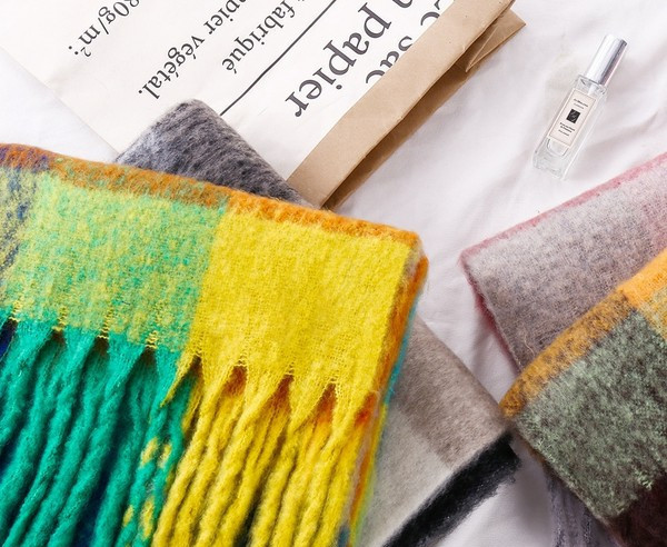 Moekas sügis-talvine ruuduline naiste sall