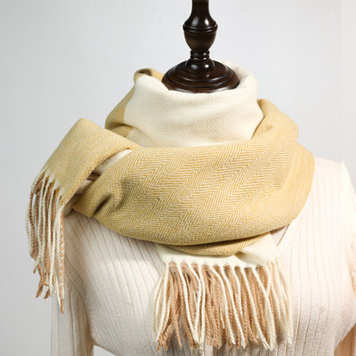 Μοντέρνο γυναικείο κασκόλ  με κρόσσια