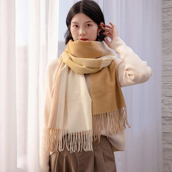 Μοντέρνο γυναικείο κασκόλ  με κρόσσια