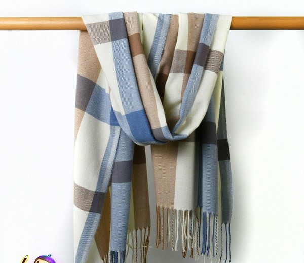 Naiste talvine ruuduline sall narmastega uus mudel