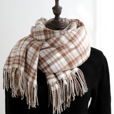 Kockás női sál rojtokkal - alkalmas őszre és télre