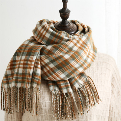 Kockás női sál rojtokkal - alkalmas őszre és télre