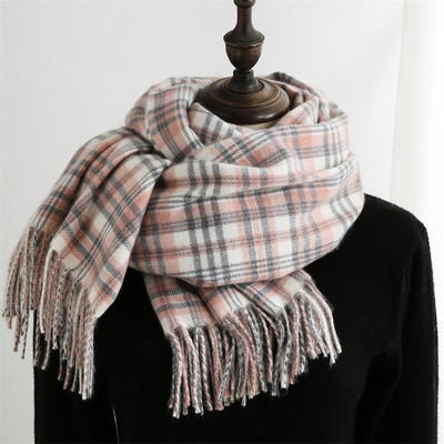 Kockás női sál rojtokkal - alkalmas őszre és télre