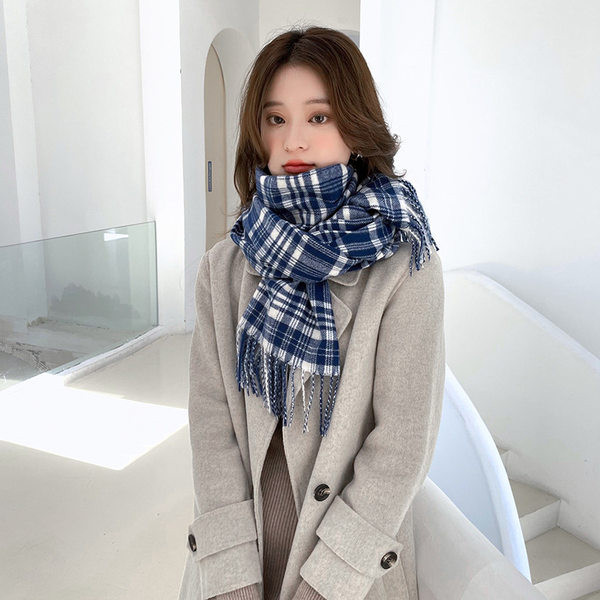Kockás női sál rojtokkal - alkalmas őszre és télre