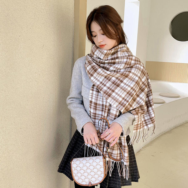 Kockás női sál rojtokkal - alkalmas őszre és télre