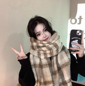 Μοντέρνο γυναικείο χειμωνιάτικο κασκόλ με κρόσσια