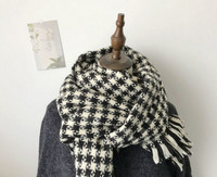 Γυναικείο φαρδύ κασκόλ - με κρόσσια