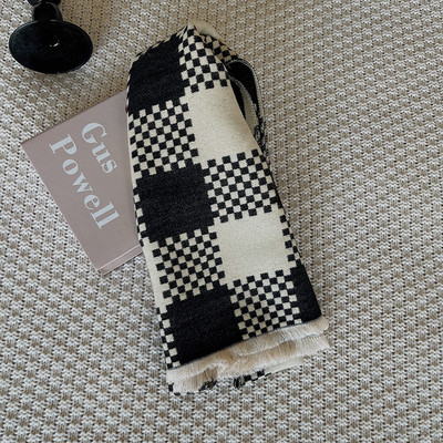 Μοντέρνο χειμωνιάτικο γυναικείο κασκόλ  σε διάφορα χρώματα