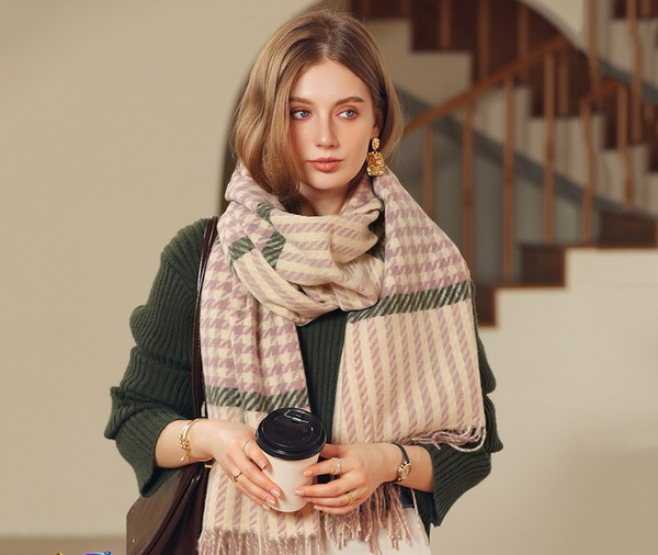 Γυναικείο χειμωνιάτικο κασκόλ με κρόσσια νέο μοντέλο