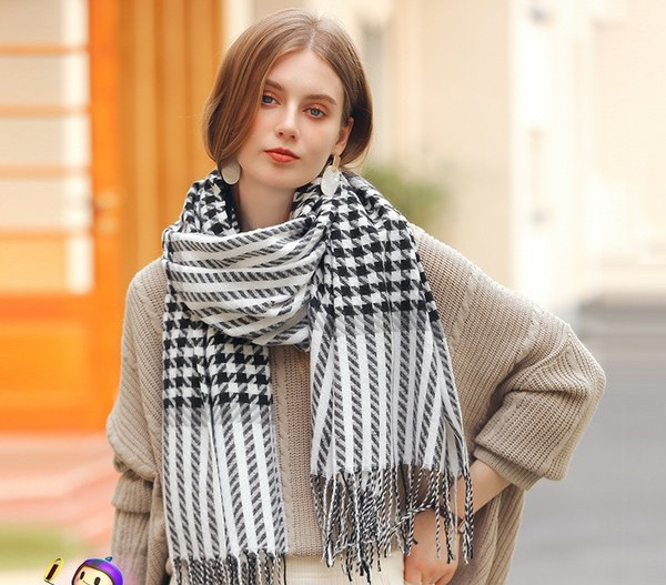 Γυναικείο χειμωνιάτικο κασκόλ με κρόσσια νέο μοντέλο