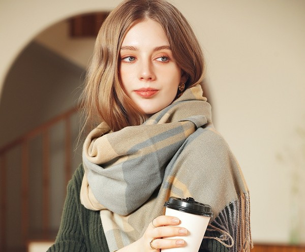 Esarfa de iarna de dama cu lungimea de 180 cm