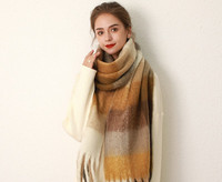 Naiste soe talvesall narmastega