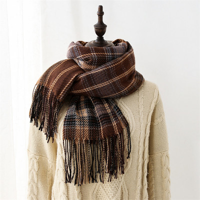 Naiste vabaaja uue mustriga talvesall