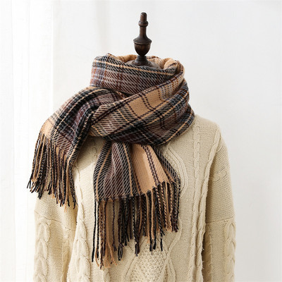 Naiste vabaaja uue mustriga talvesall