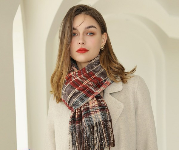 Naiste vabaaja uue mustriga talvesall