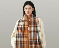 Μοντέρνο γυναικείο χειμωνιάτικο κασκόλ - με κρόσσια