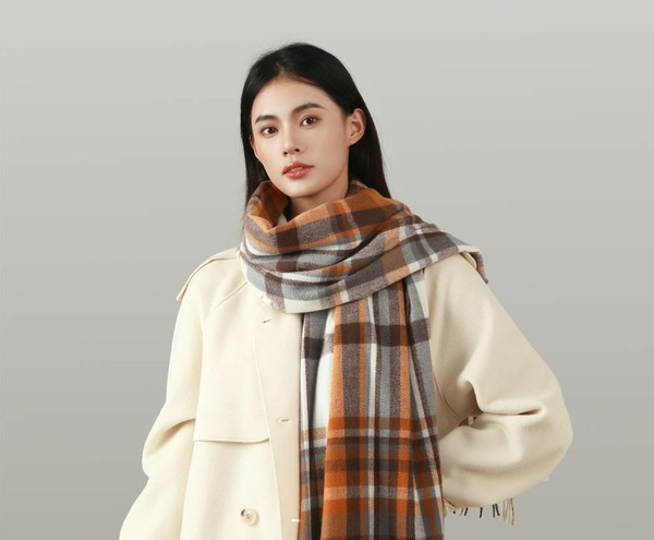 Μοντέρνο γυναικείο χειμωνιάτικο κασκόλ - με κρόσσια