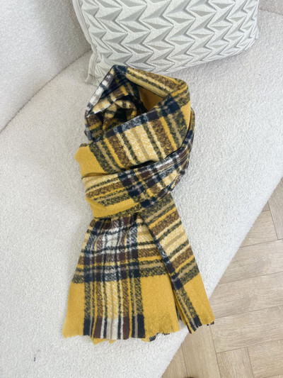 Nou model de eșarfă de iarnă cu dungi multicolore pentru femei