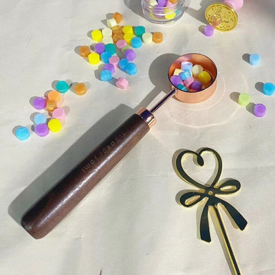 Κουτάλι με λαβή καρυδιάς Fire Seal Εγχειρίδιο DIY Φάκελος Λογαριασμού Παρακαλώ Προσκαλέστε Κερί στεγανοποίησης Κόκκος Fire Paint Heat Melt Spoon