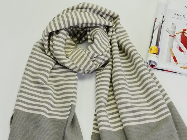 Naiste triibuline pikk sall