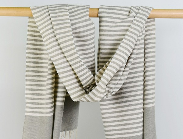 Naiste triibuline pikk sall