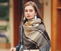 Aktuális modell női sál különböző színekben