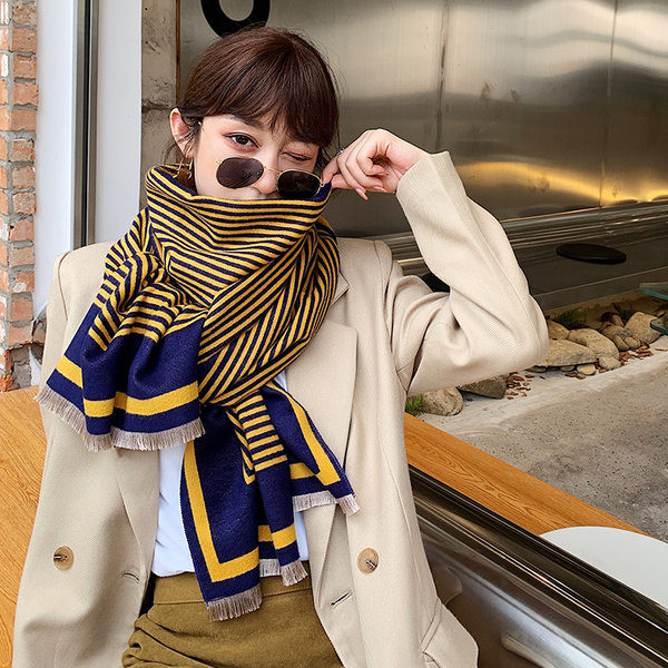 Laia mustriga vabaaja naiste sall