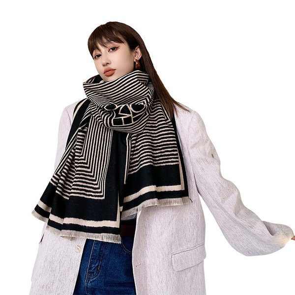 Laia mustriga vabaaja naiste sall