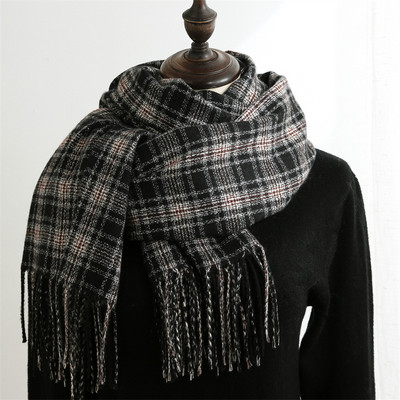 Stiilne narmastega naiste talvesall