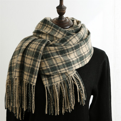 Stiilne narmastega naiste talvesall