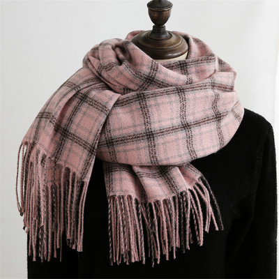 Stiilne narmastega naiste talvesall