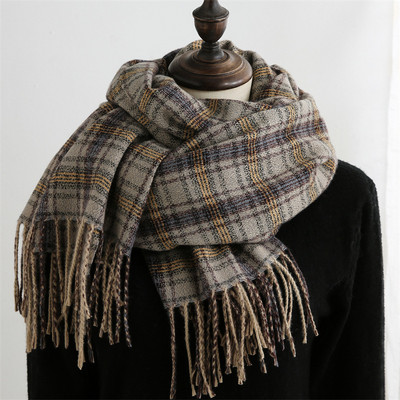 Stiilne narmastega naiste talvesall