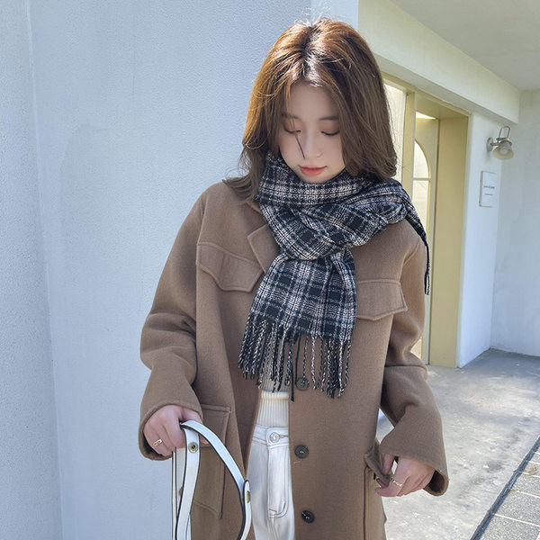 Stiilne narmastega naiste talvesall