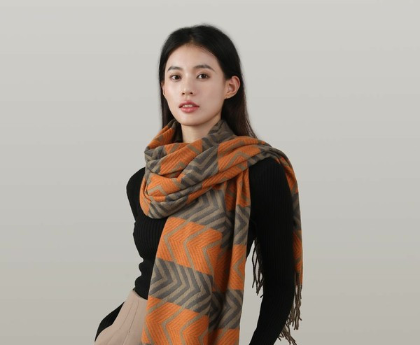 Värviliste motiividega naiste vabaaja sall