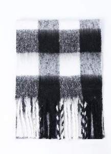 Κομψό γυναικείο χειμωνιάτικο κασκόλ με κρόσσια νέο μοντέλο