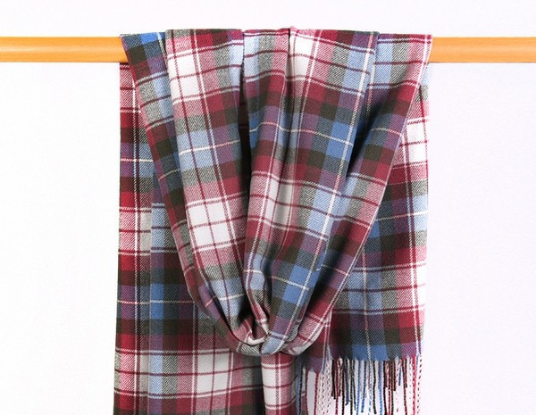 Karirani ženski šal u više boja